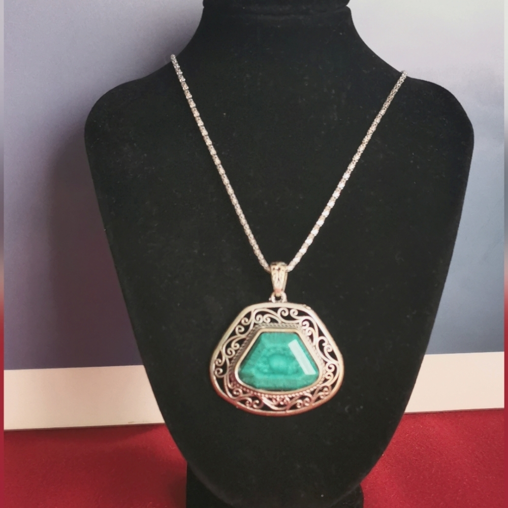 #28~Beautiful necklace.